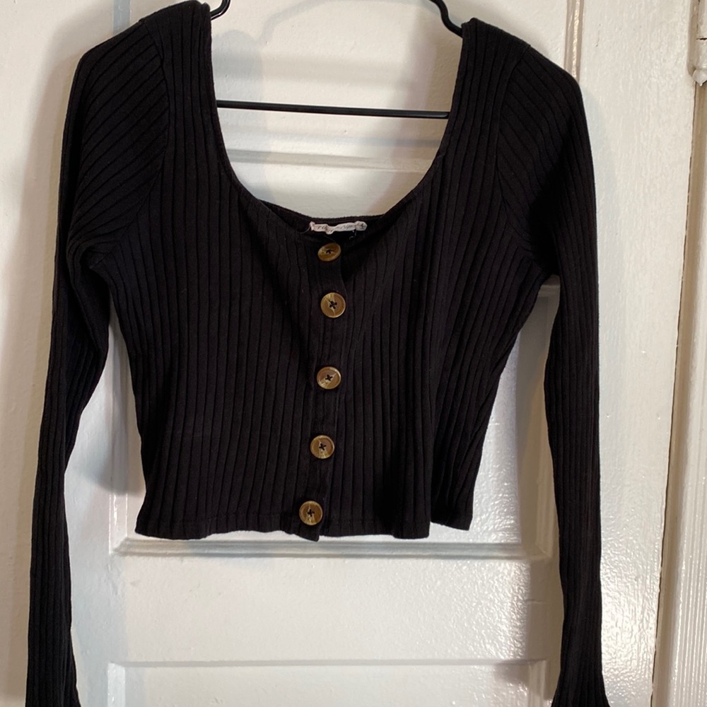 BLACK LONG SLEEVE CROP TOP